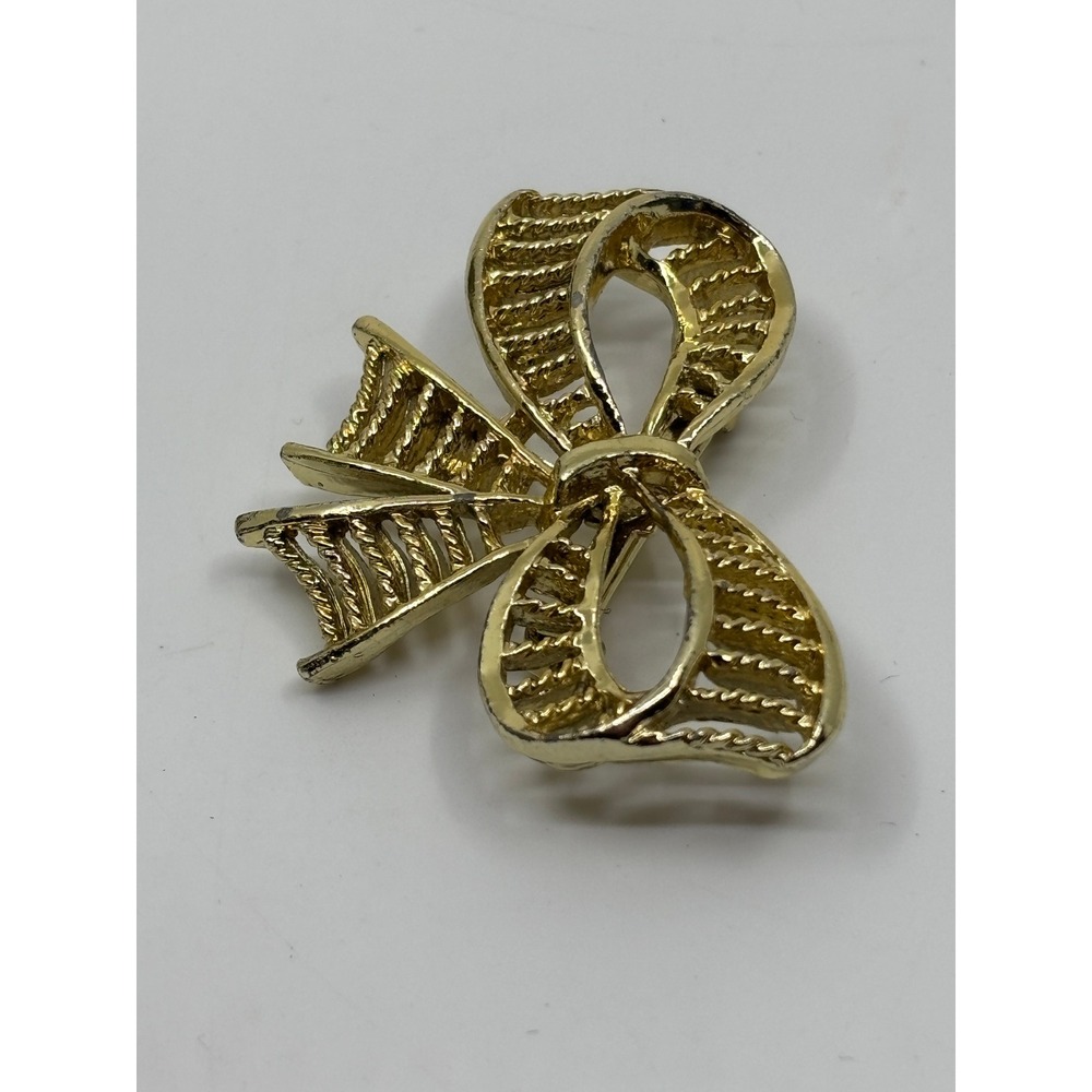 Vintage Gold Tone Bow Brooch Textured Openwork Cage Design Pin Accessory - Picture 2 of 9